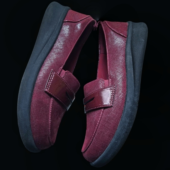 Clarks Cloudstepper Burgundy Penny Loafers. Size 8W US. LIKE NEW. - Picture 4 of 9